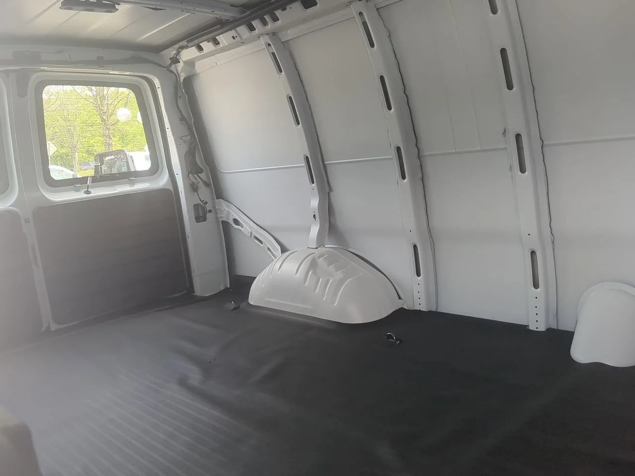 New 2025 Summit White GMC Work Van image 23