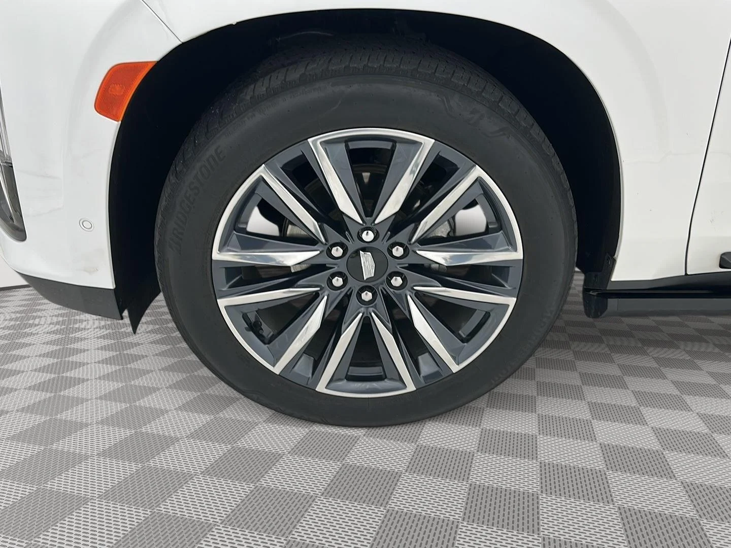 Used 2023 Crystal White Tricoat Cadillac Sport Platinum image 30