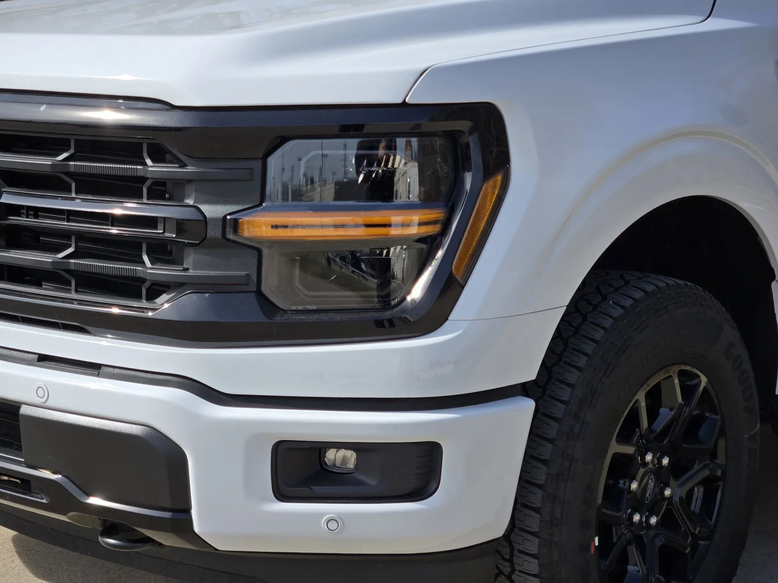 New 2026 Oxford White Ford XLT image 5