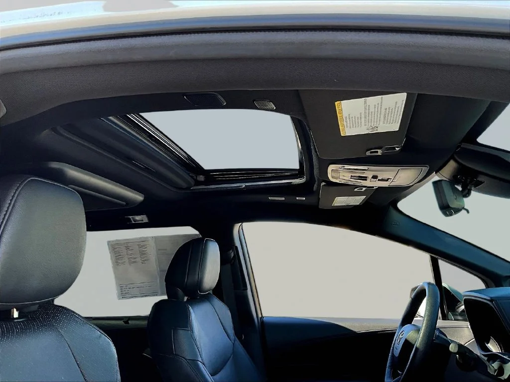 2025 Toyota Sienna Platinum - Photo 35