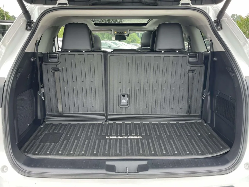 Used 2024 Wind Chill Pearl Toyota Platinum image 33