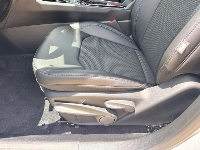 New 2026 Silver Jeep Latitude image 18