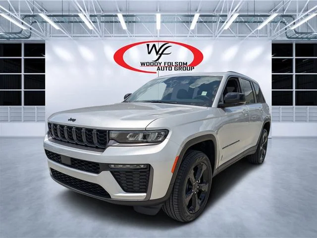 New 2026 Silver Zynith Exterior Paint Jeep Limited image 7