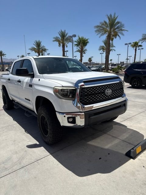 Used 2018 White Toyota SR5 image 2