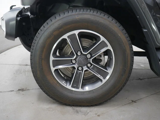 Used 2023 Granite Crystal Metallic Clearcoat Jeep Sahara image 25