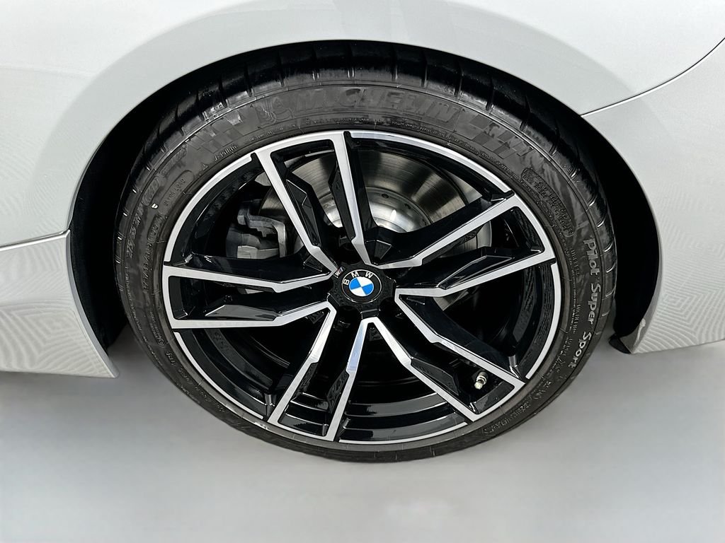 Used 2022 Glacier Silver Metallic BMW sDrive30i image 28