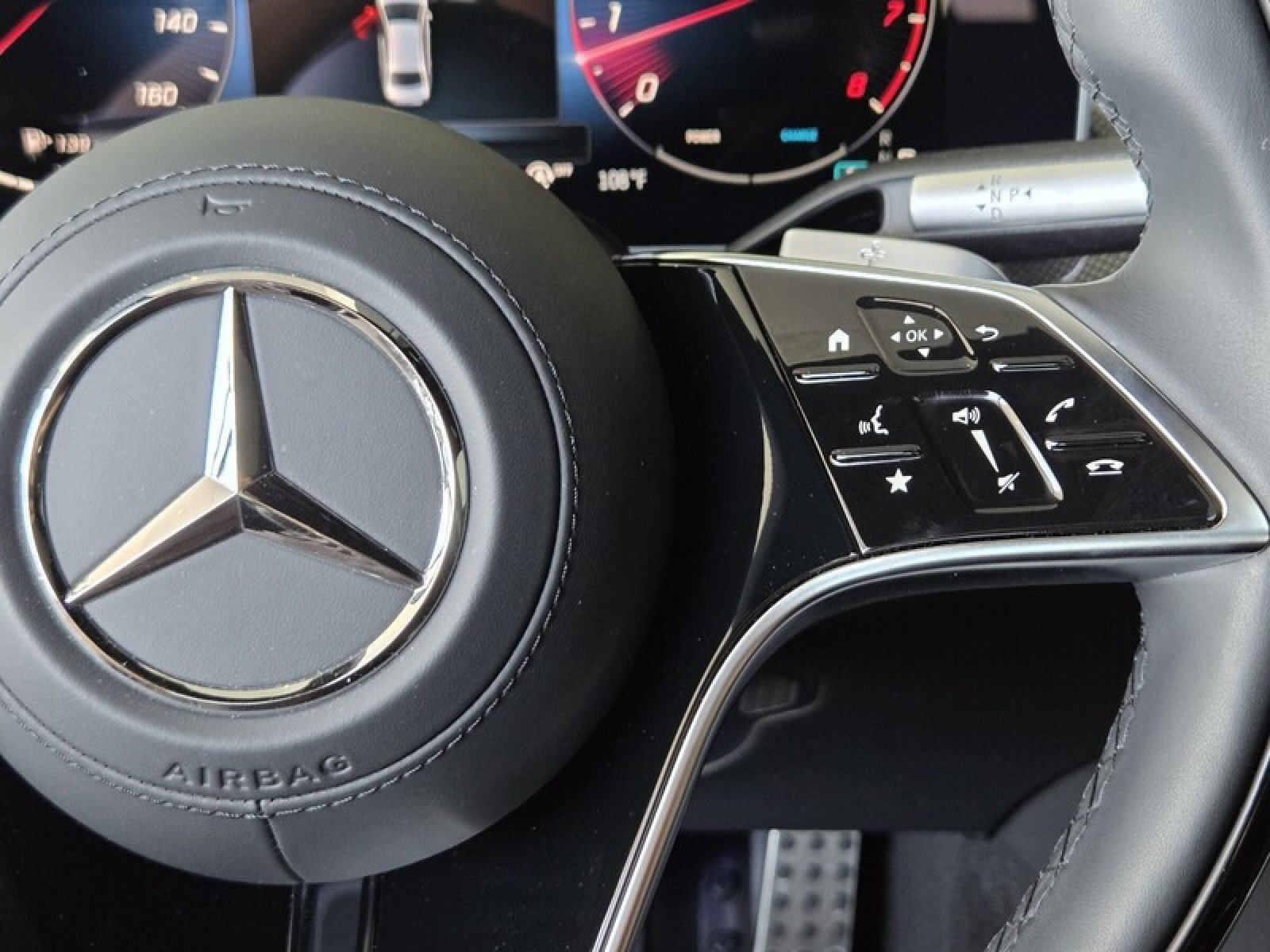 Certified Used 2025 Obsidian Black Metallic Mercedes-Benz S 500 image 27