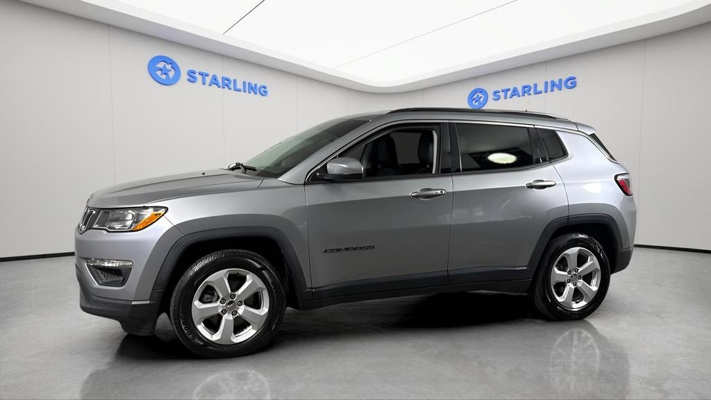 Used 2020 Silver Jeep Latitude FWD image 2