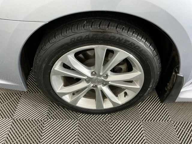 Used 2014 Silver Subaru 2.5i image 28