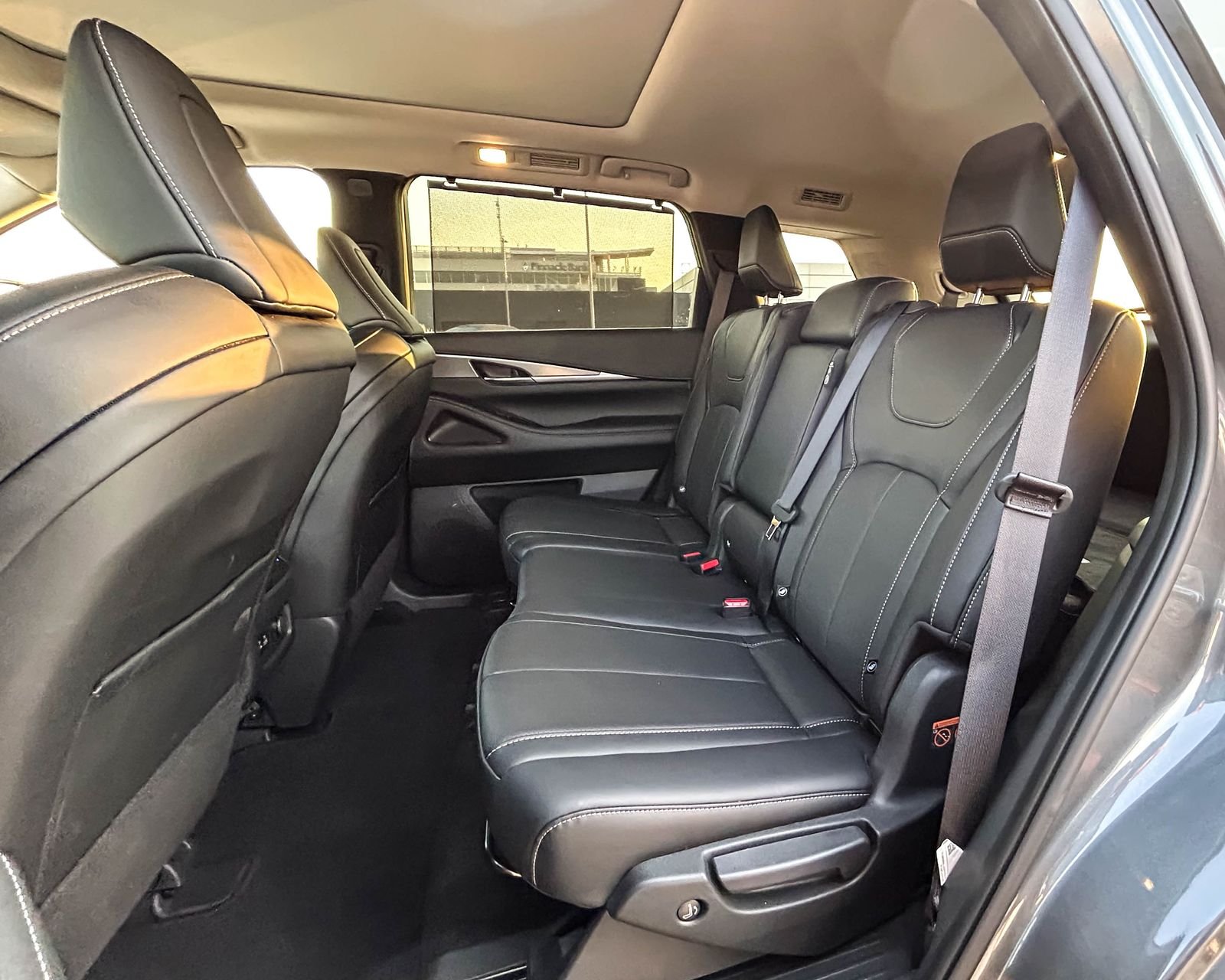 Certified Used 2024 Gray INFINITI LUXE image 19