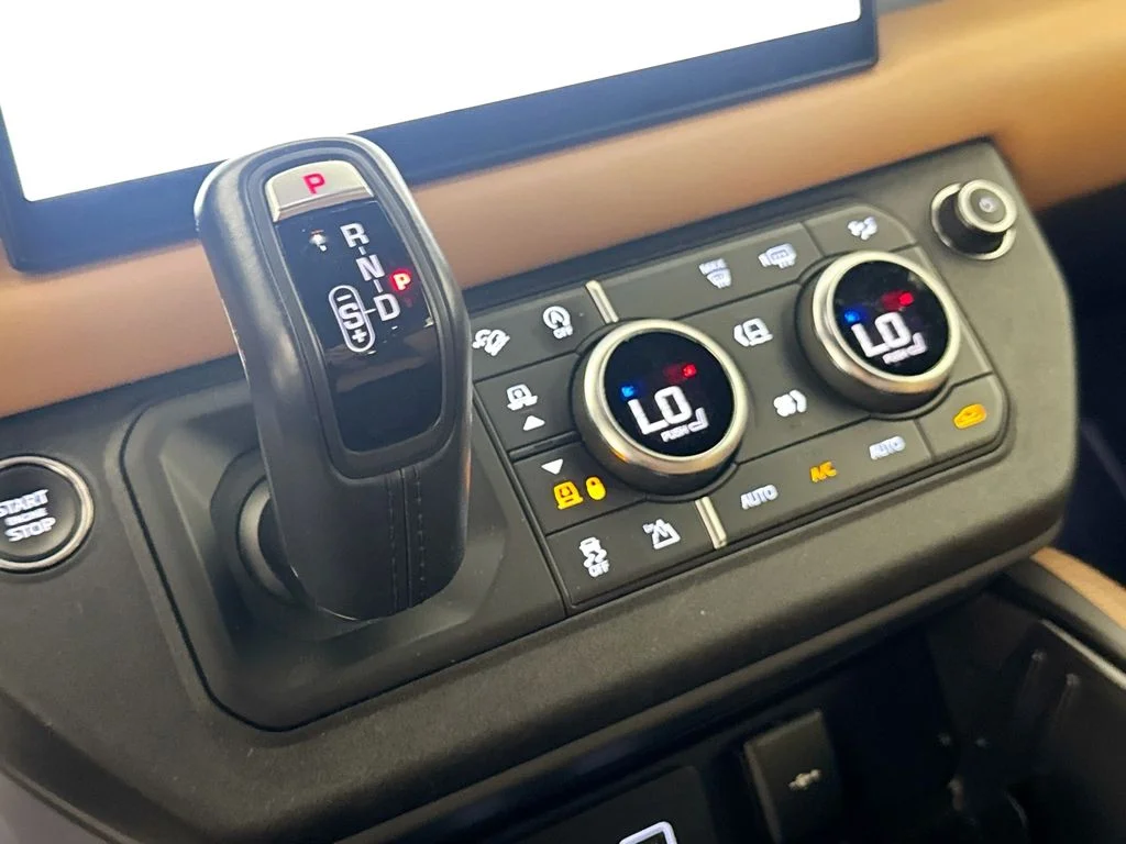 Used 2024 Green Land Rover X image 17