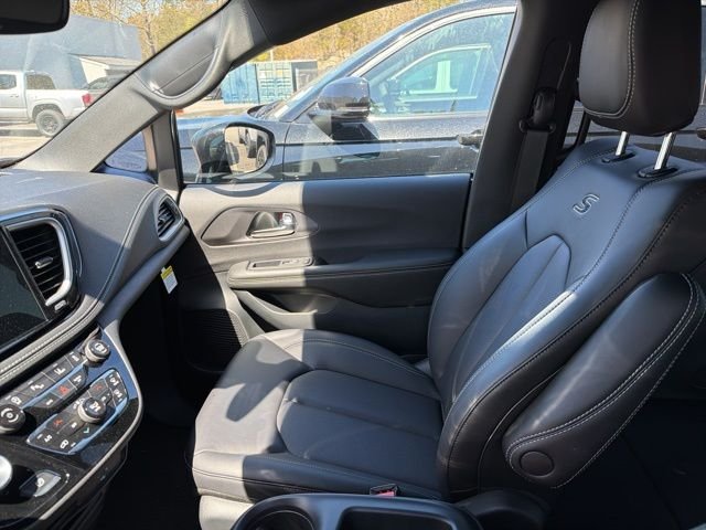 2026 Chrysler Pacifica Select - Photo 19