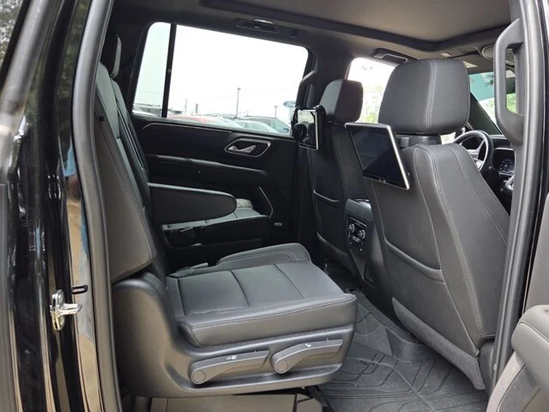 Used 2024 Black Chevrolet Z71 image 16