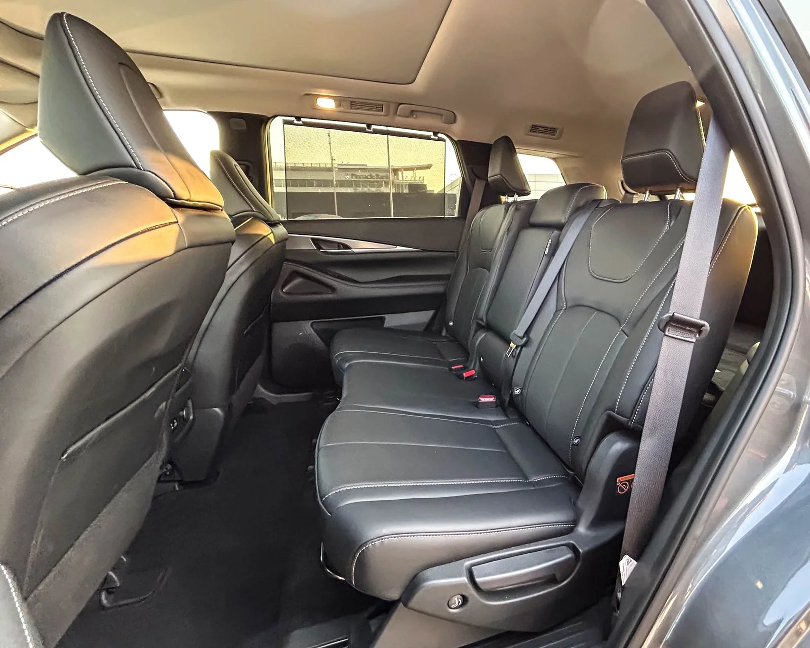 Certified Used 2024 Gray INFINITI LUXE image 19