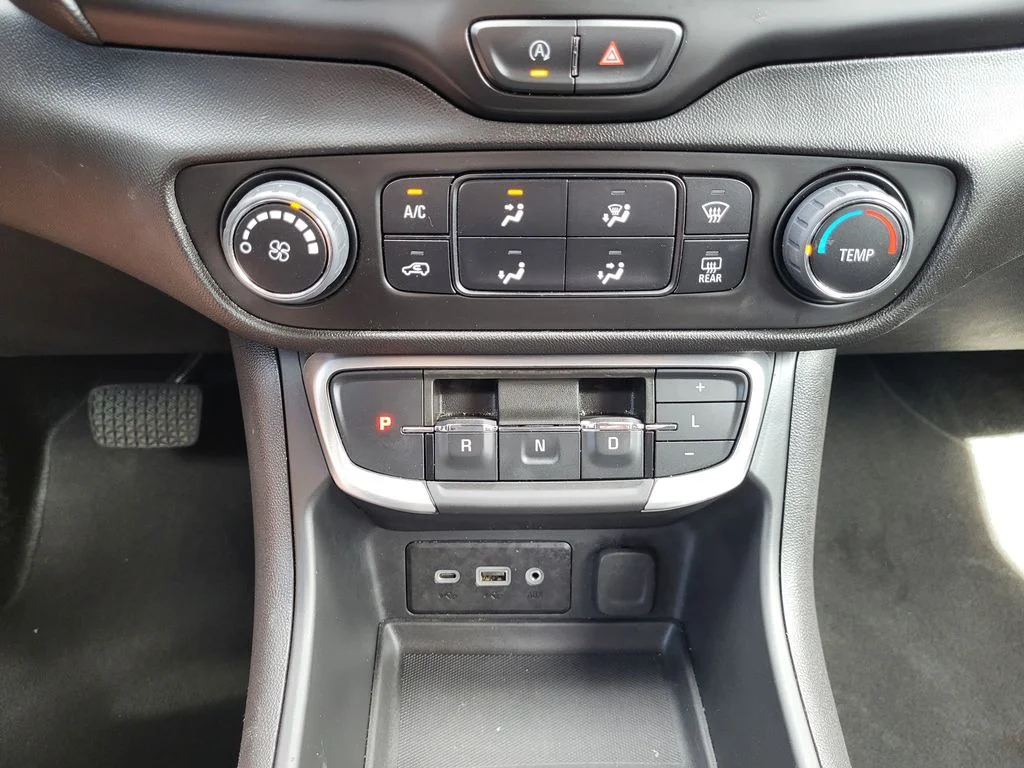 Used 2024 Sterling Metallic GMC SLE image 15