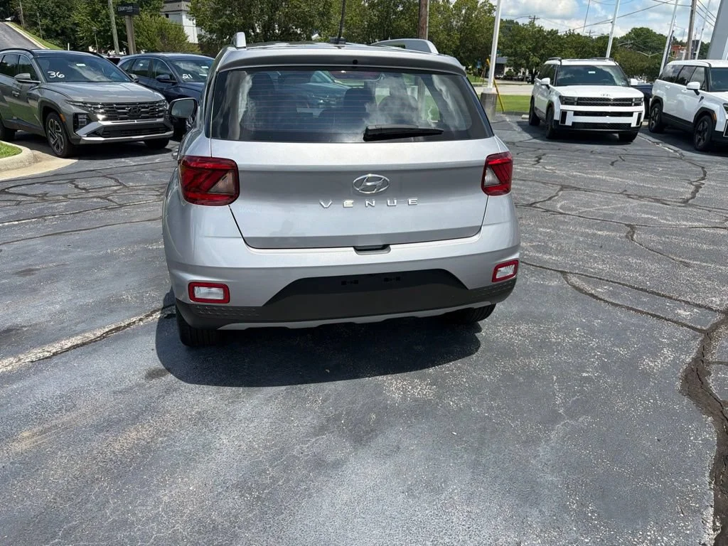 Used 2025 Silver Hyundai SEL image 7