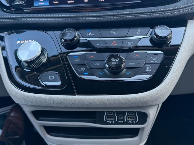Used 2024 Black Chrysler Select image 25