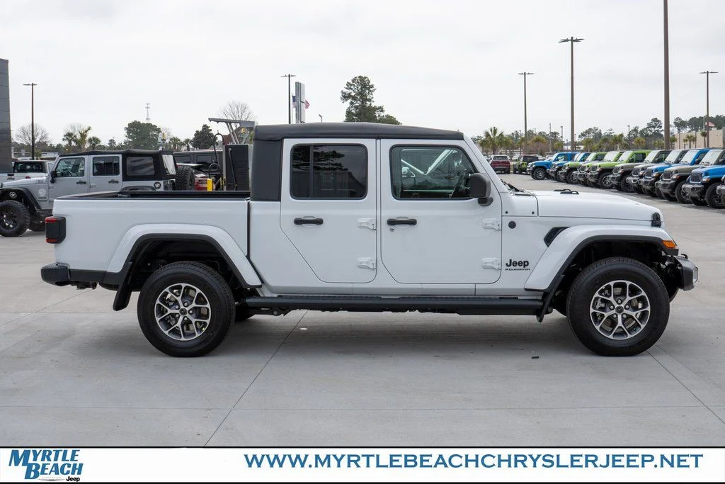 New 2026 Bright White Clear-Coat Exterior Paint Jeep Sport S image 7