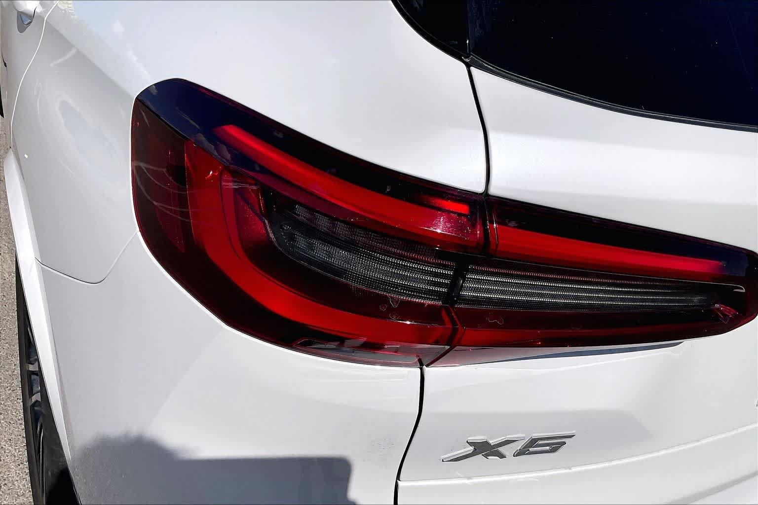 Used 2022 Mineral White Metallic BMW xDrive40i image 27