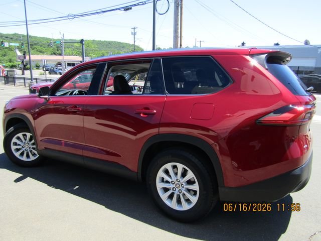 Used 2024 Pearl Toyota XLE image 4