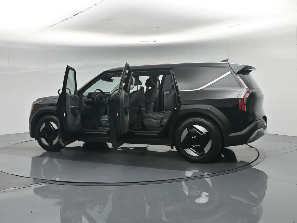 Used 2024 Black Kia Light Long Range image 40