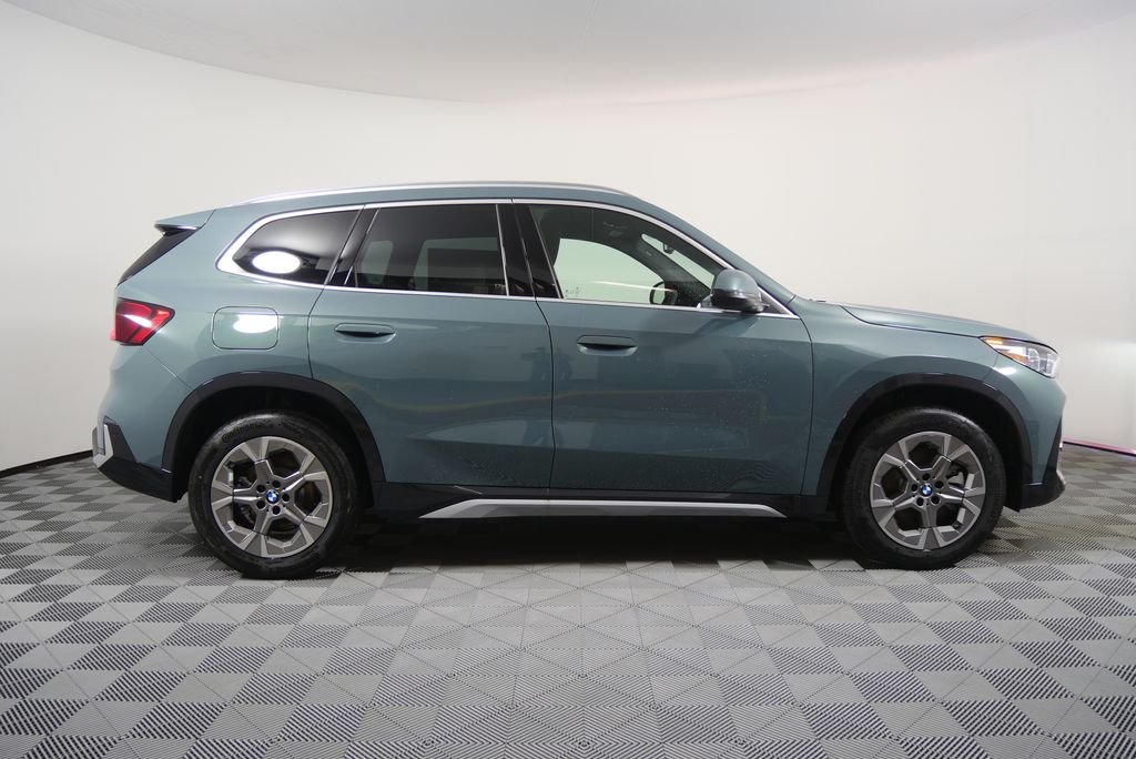 New 2026 Cape York Green Metallic BMW xDrive28i image 2