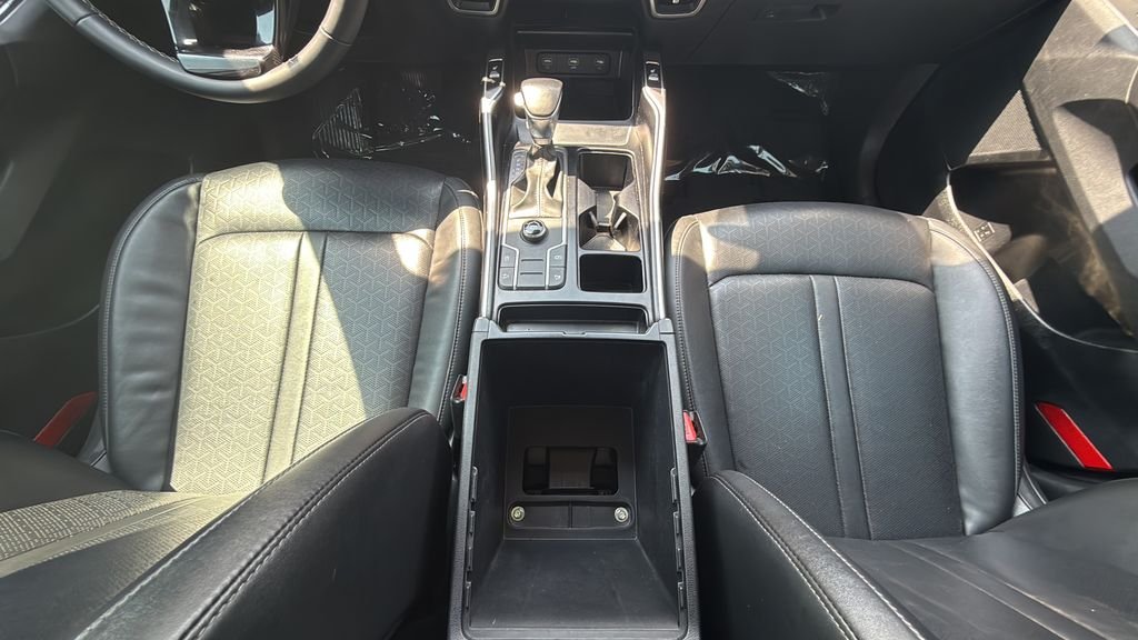 Used 2022 White Kia S image 36