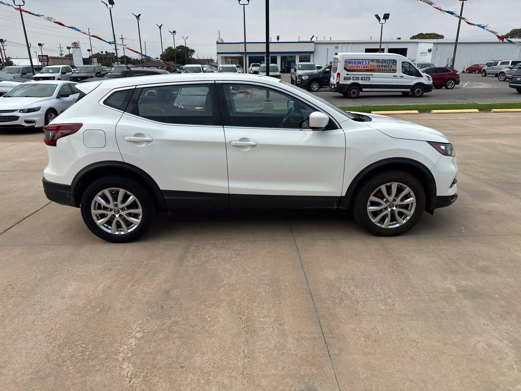 Used 2021 White Nissan S image 34