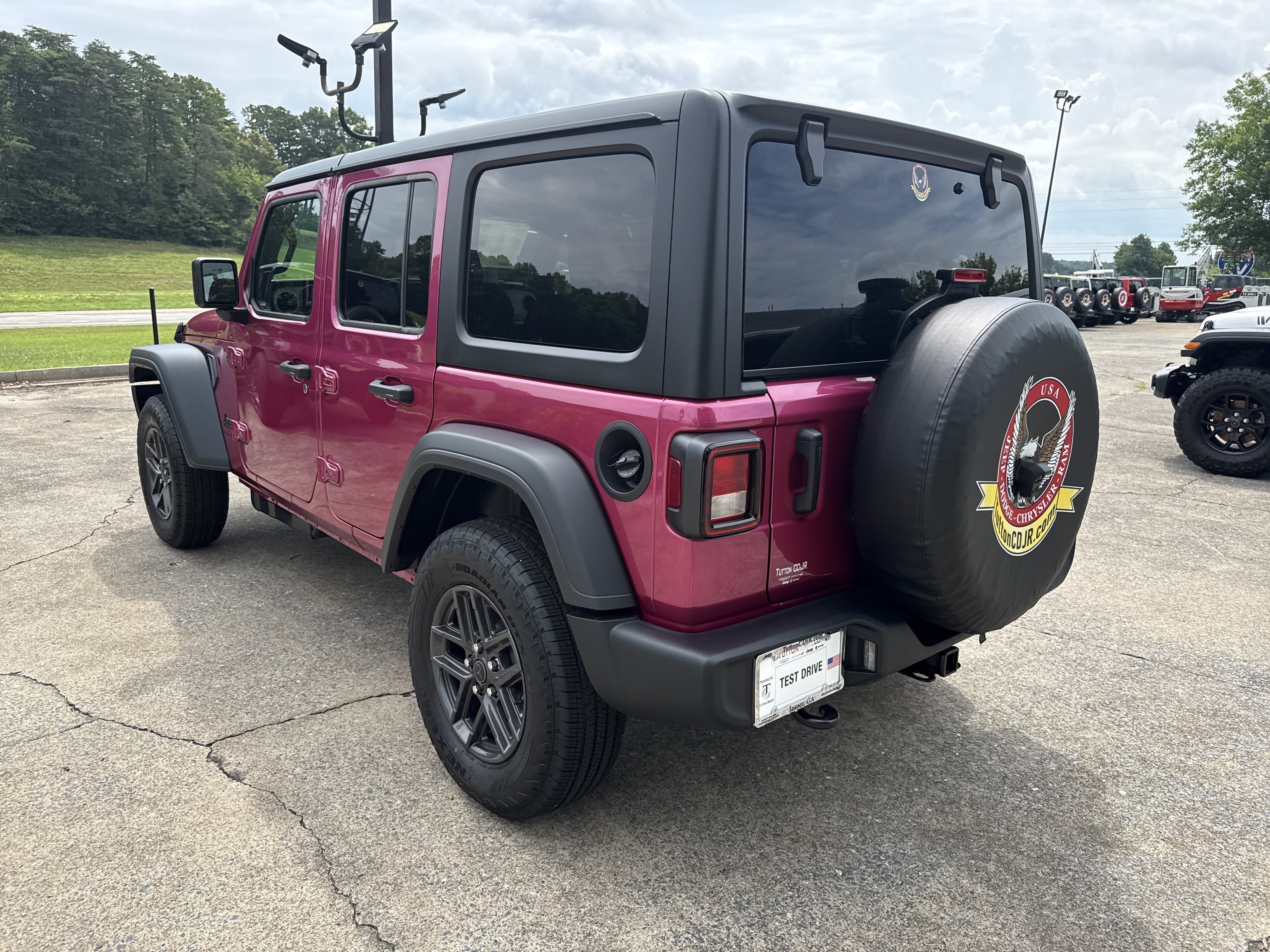 New 2026 Tuscadero Pearlcoat Jeep Sport S image 5