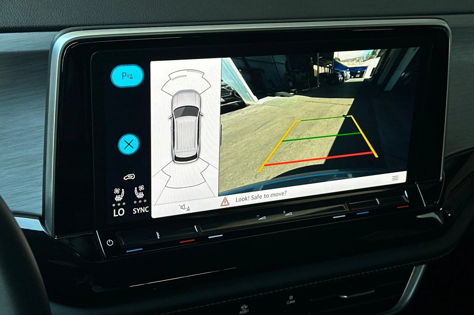 New 2026 Silver Volkswagen SE w/Technology image 17