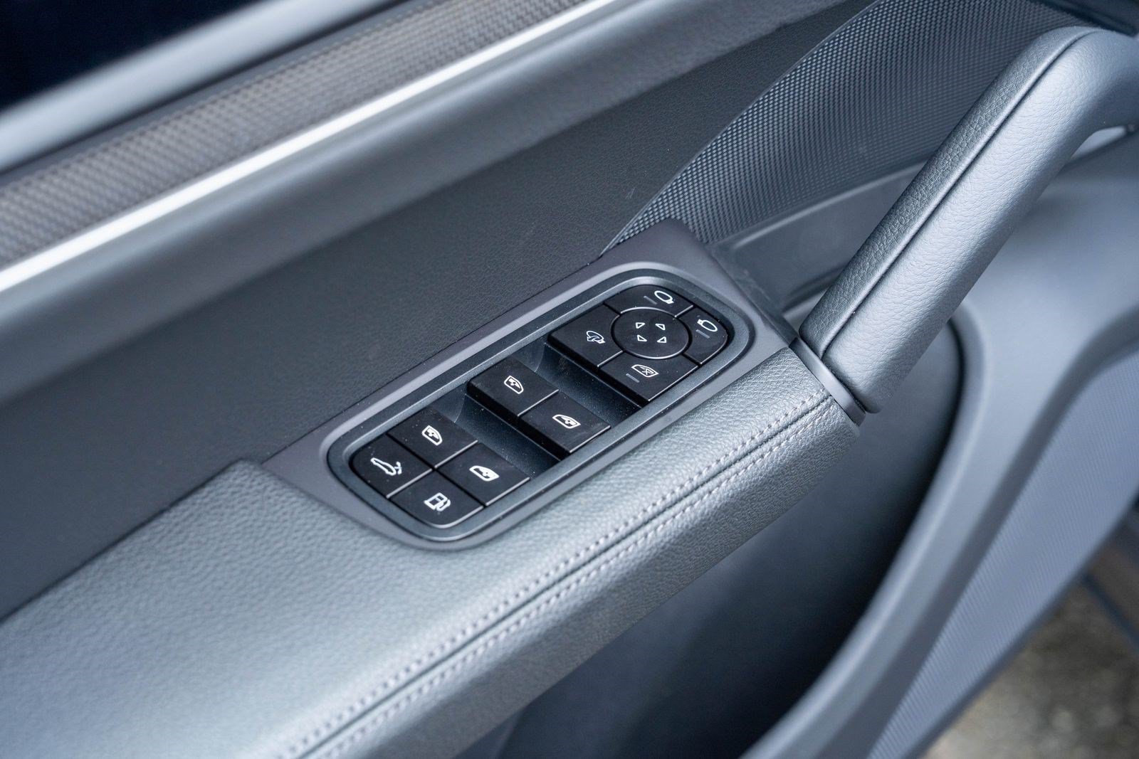 New 2026 Chromite Black Metallic Porsche E-Hybrid Coupe image 22
