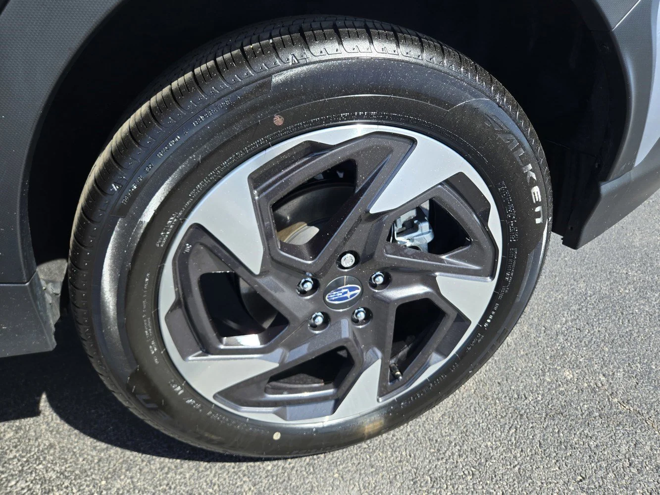 Used 2025 Ice Silver Metallic Subaru Limited image 45