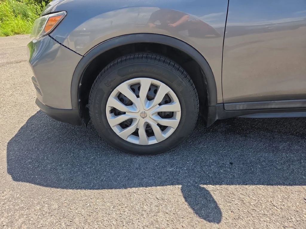 Used 2017 Gray Nissan S image 21