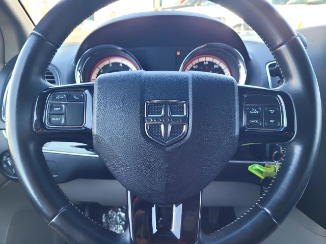 Used 2017 Silver Dodge SXT image 25