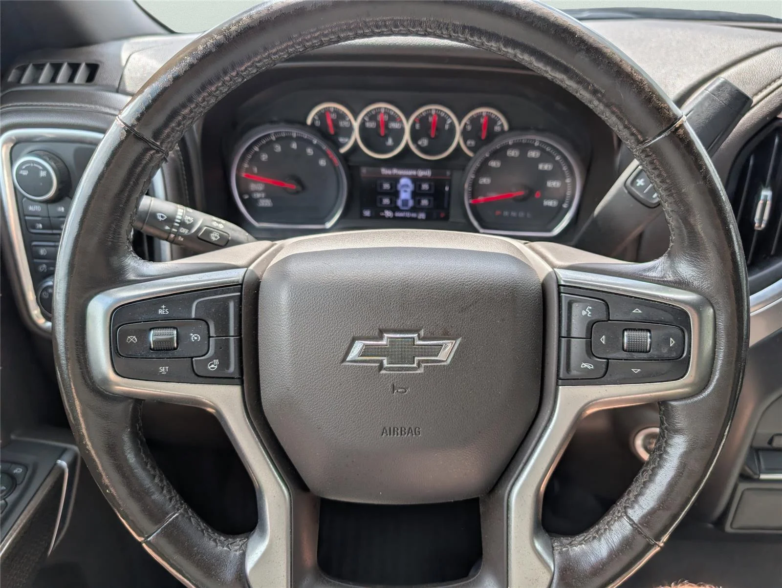 Used 2019 HAVANA BROWN METALLIC Chevrolet RST image 18