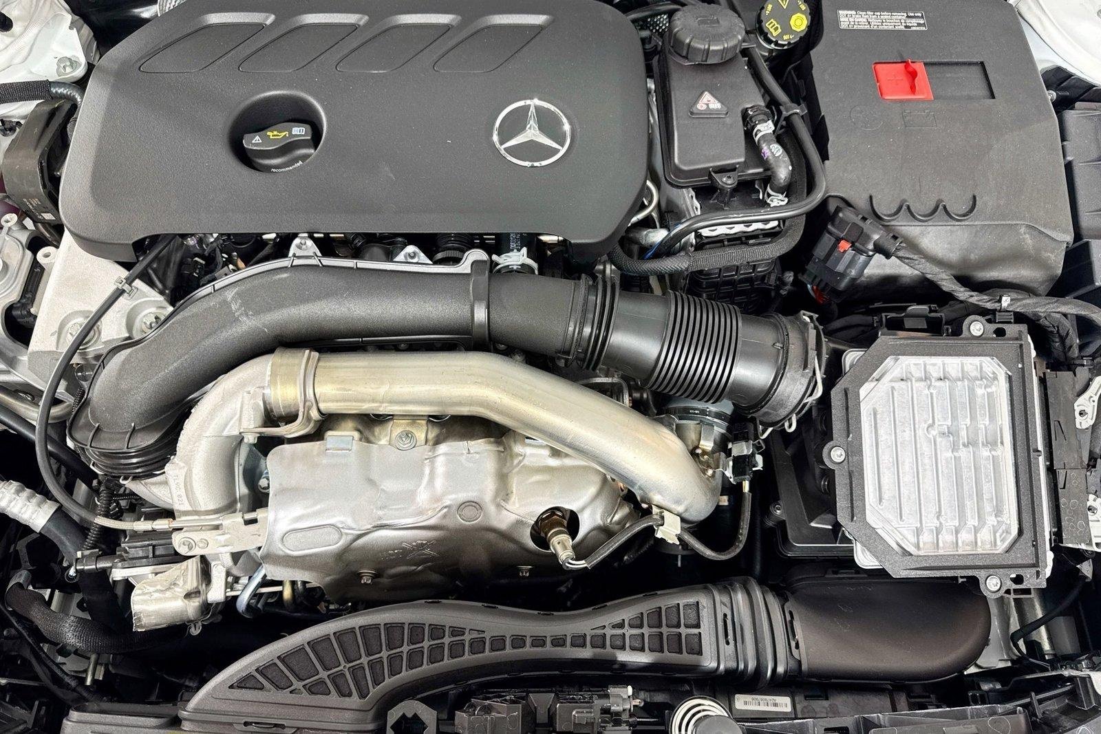 New 2026 Polar White Mercedes-Benz GLB 250 image 28