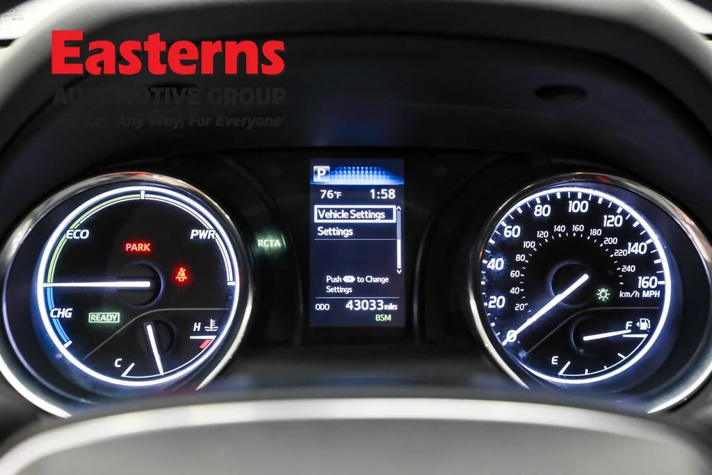 Used 2020 Silver Toyota LE image 17