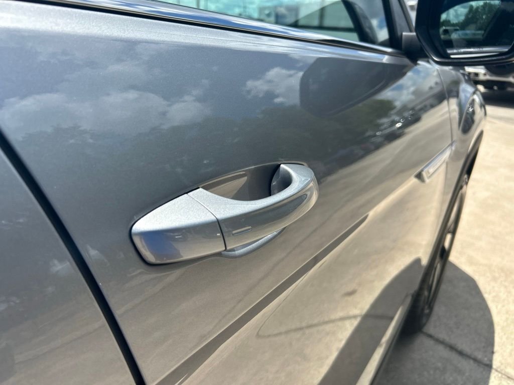 New 2026 Silver Volkswagen 2.0T SE w/Technology image 33