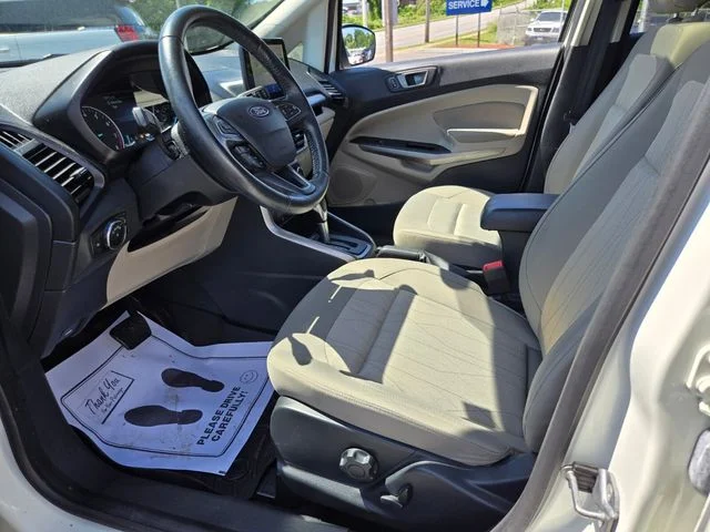 Used 2020 Diamond White Ford SE image 11