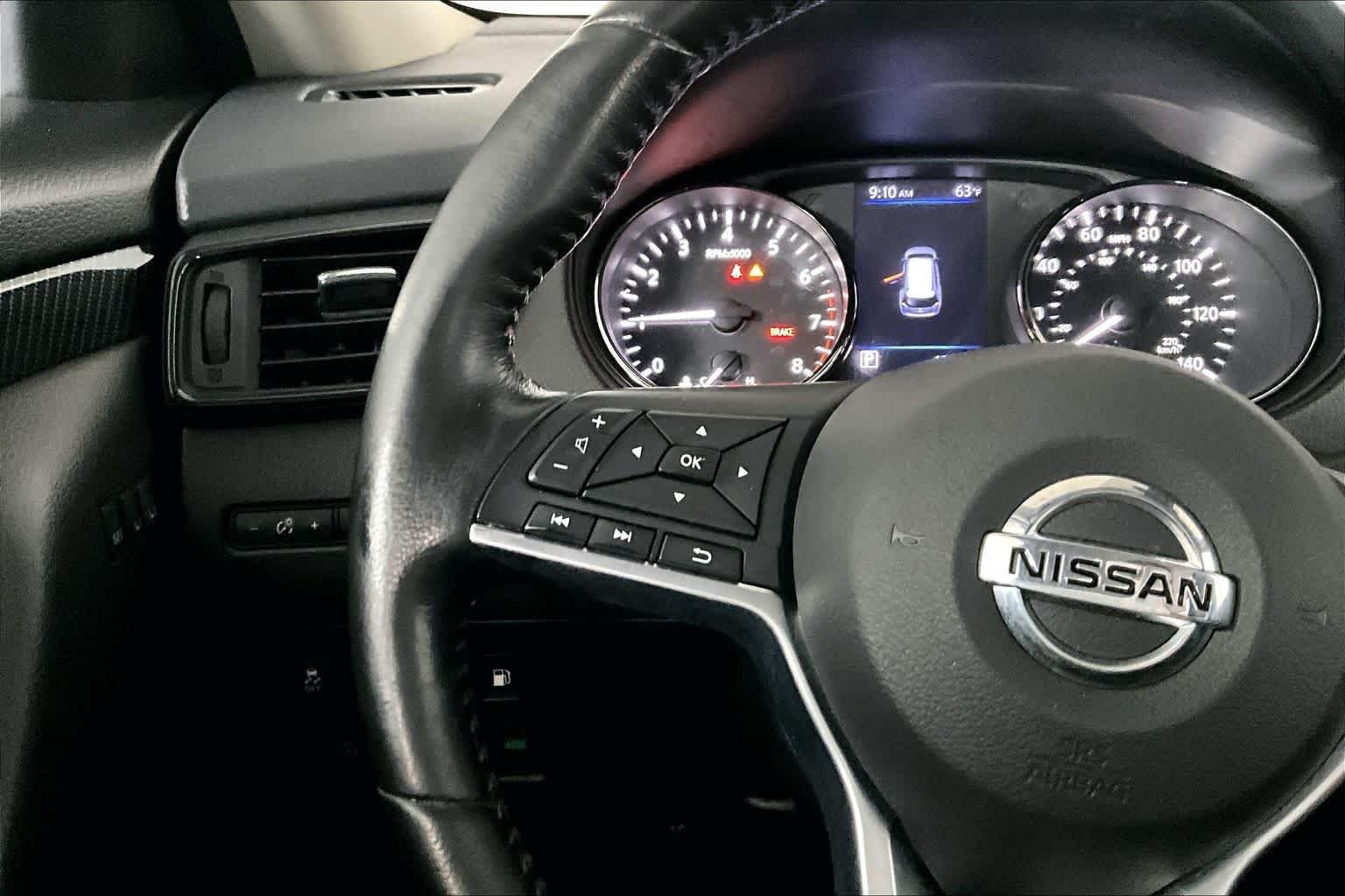 Used 2018 Caspian Blue Nissan SL image 23