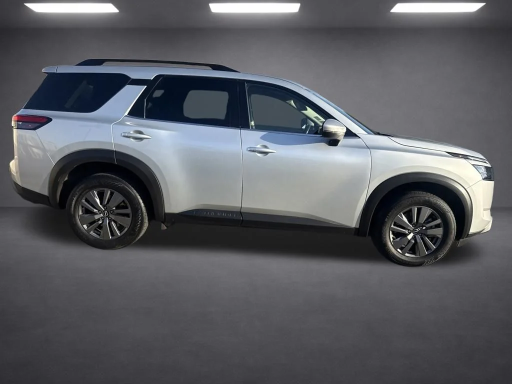 Used 2025 Silver Nissan SV image 18
