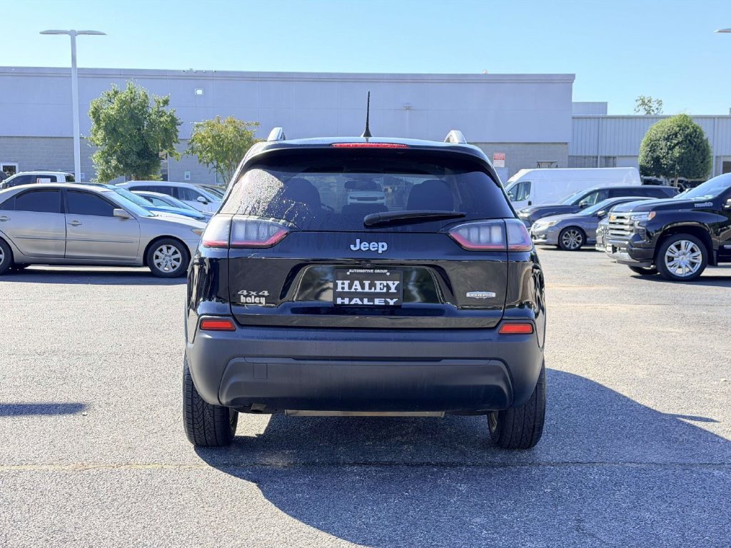Used 2020 Black Jeep Latitude image 3