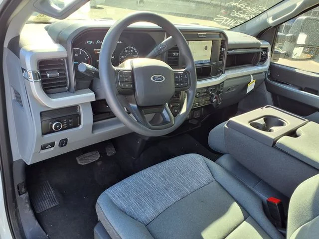 2025 Ford F-450 Super Duty Chassis Cab XLT - Photo 8