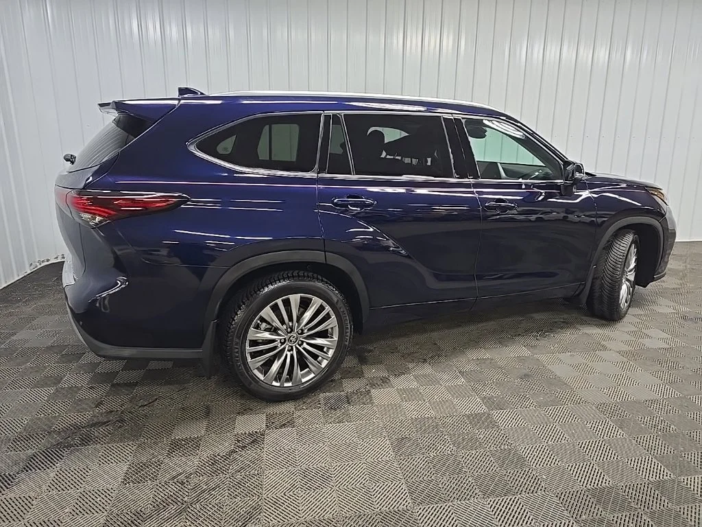 Used 2024  Toyota Platinum image 3