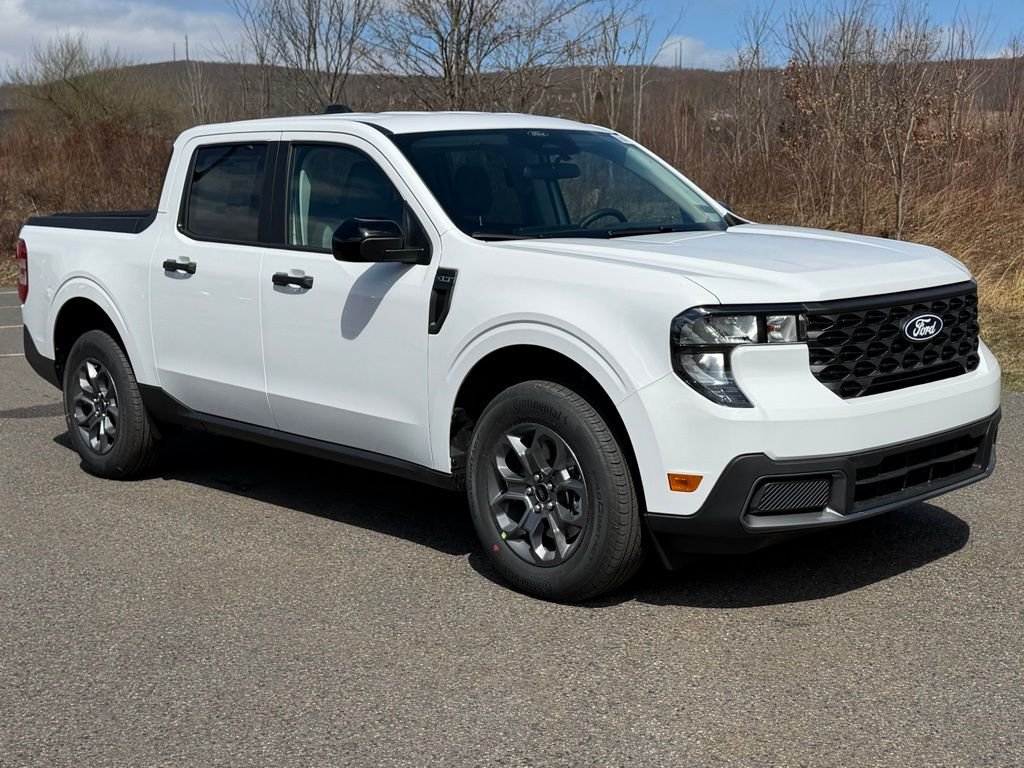 New 2026 Oxford White Ford XLT image 1