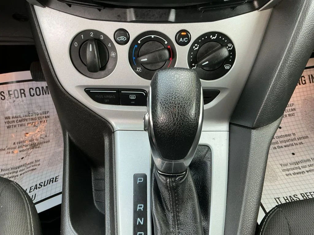Used 2013 Red Ford SE image 15