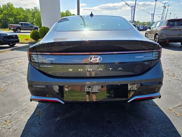 Used 2025 Gray Hyundai SEL image 7