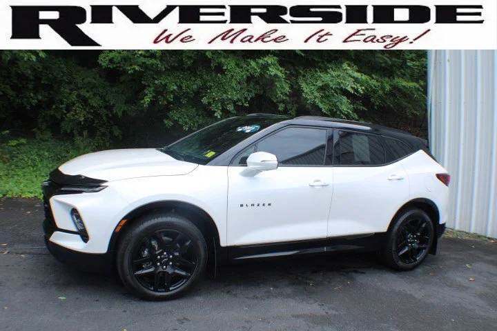 Used 2023 Iridescent Pearl Tricoat Chevrolet RS image 4