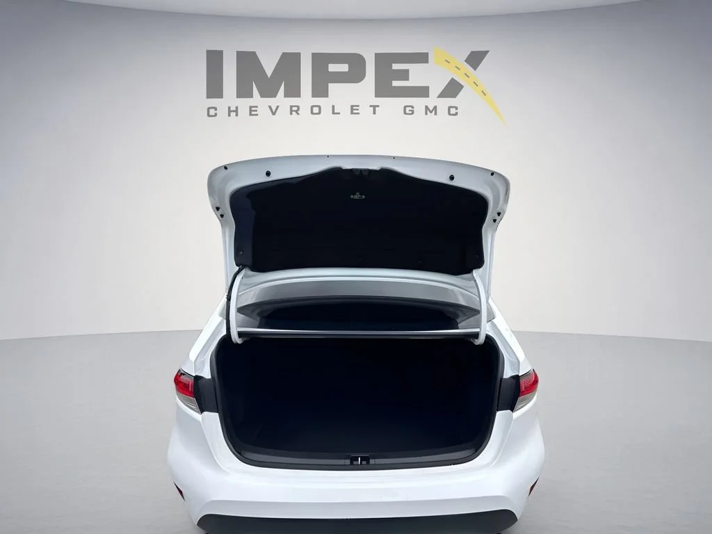 Used 2022 White Toyota LE image 5
