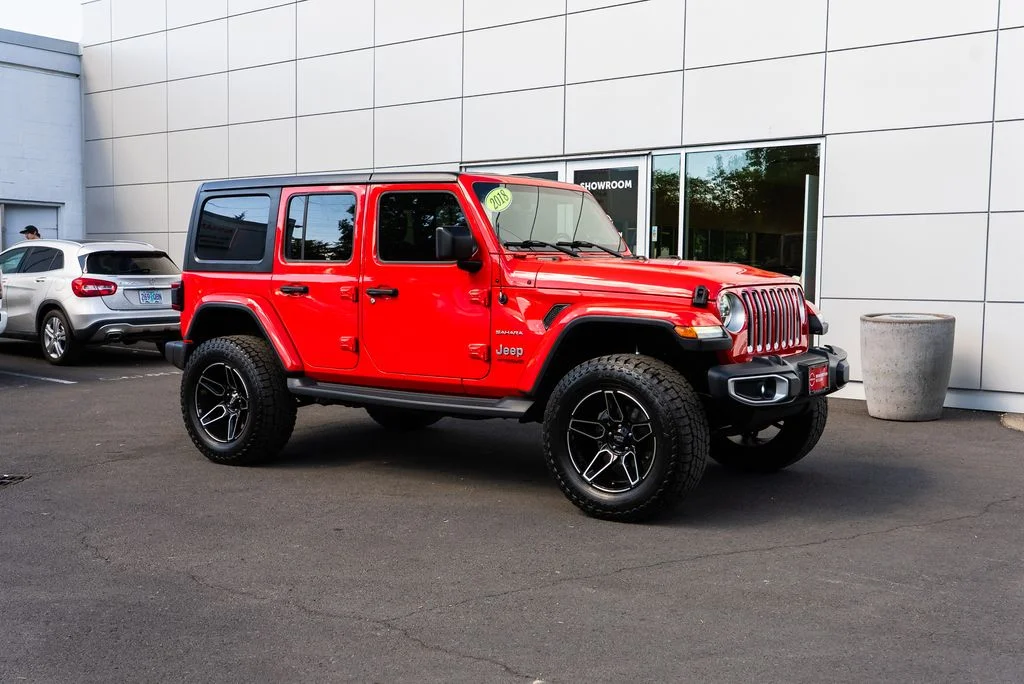 Used 2018 Red Jeep Unlimited Sahara image 30
